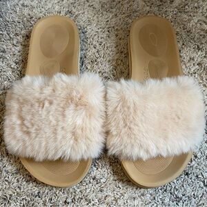 COFACE womens Size 9 Ivory Fuzzy Slides Faux Fur Slippers Open Toe Slides